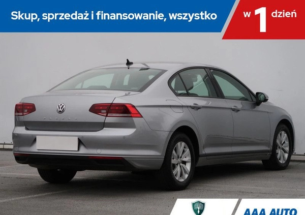 Volkswagen Passat cena 75000 przebieg: 143101, rok produkcji 2020 z Sośnicowice małe 326